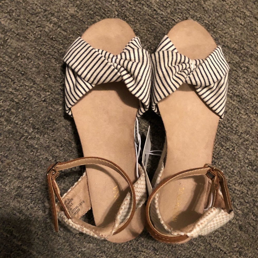 NWT Wedge shoes - Picture 6 of 6